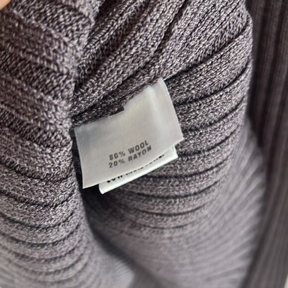 St. John Sport Ribbed Sweater Top Long Sleeve Santana Knit Small - Picture 7 of 7